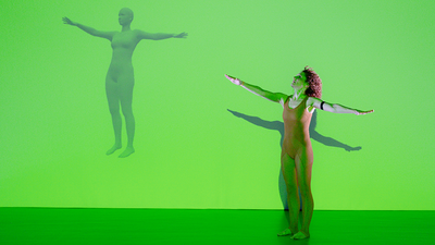 Une danseuse avec son double virtuel.