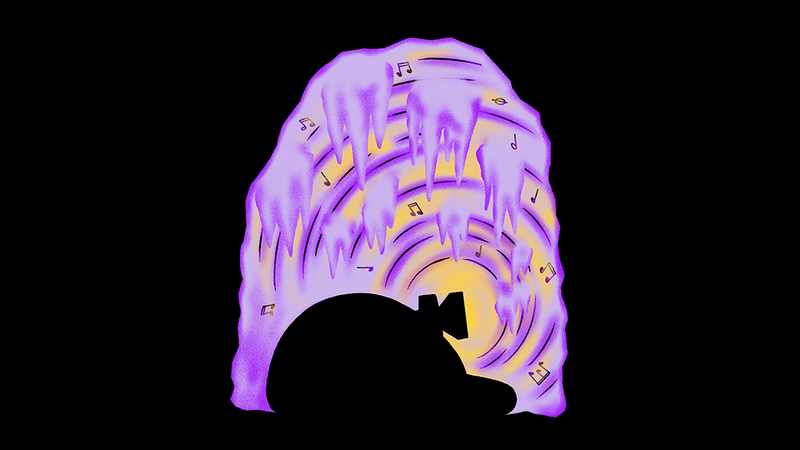 Un casque de spéléologie devant un décor de grotte.